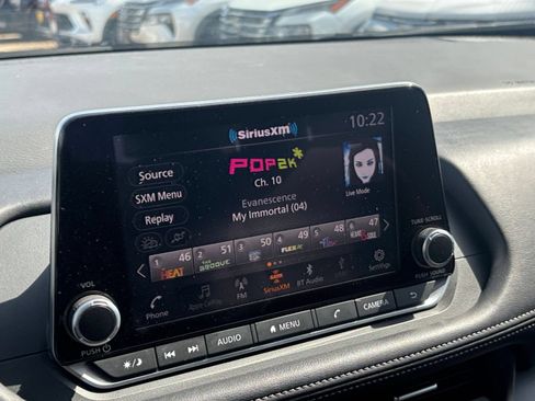 Used 2025 Nissan Rogue SV FWD image 20