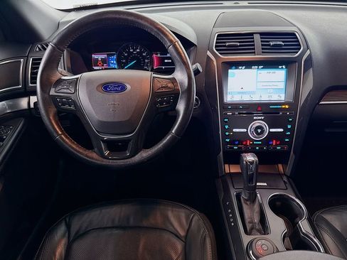 Used 2017 Ford Explorer Limited image 21