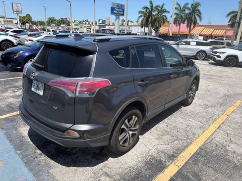 Used 2018 Toyota RAV4 LE FWD image 4