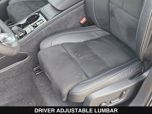 Used 2022 Volvo XC40 T5 R-Design w/ Climate Package image 16