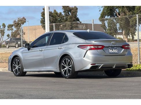 Used 2019 Toyota Camry SE FWD image 6