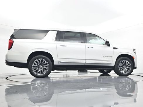 Used 2023 GMC Yukon XL SLT w/ SLT Premium Package AWD/4WD image 28