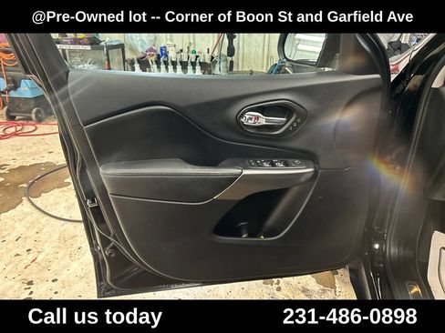 Used 2020 Jeep Cherokee Limited AWD/4WD image 15
