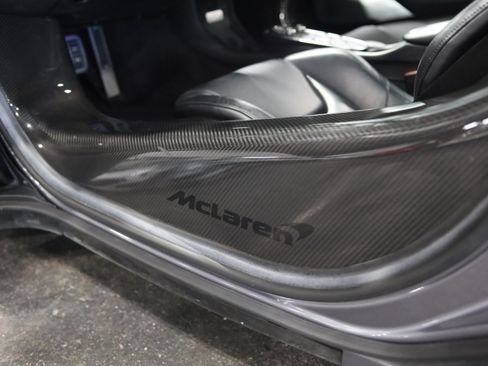 Used 2023 McLaren GT RWD image 17