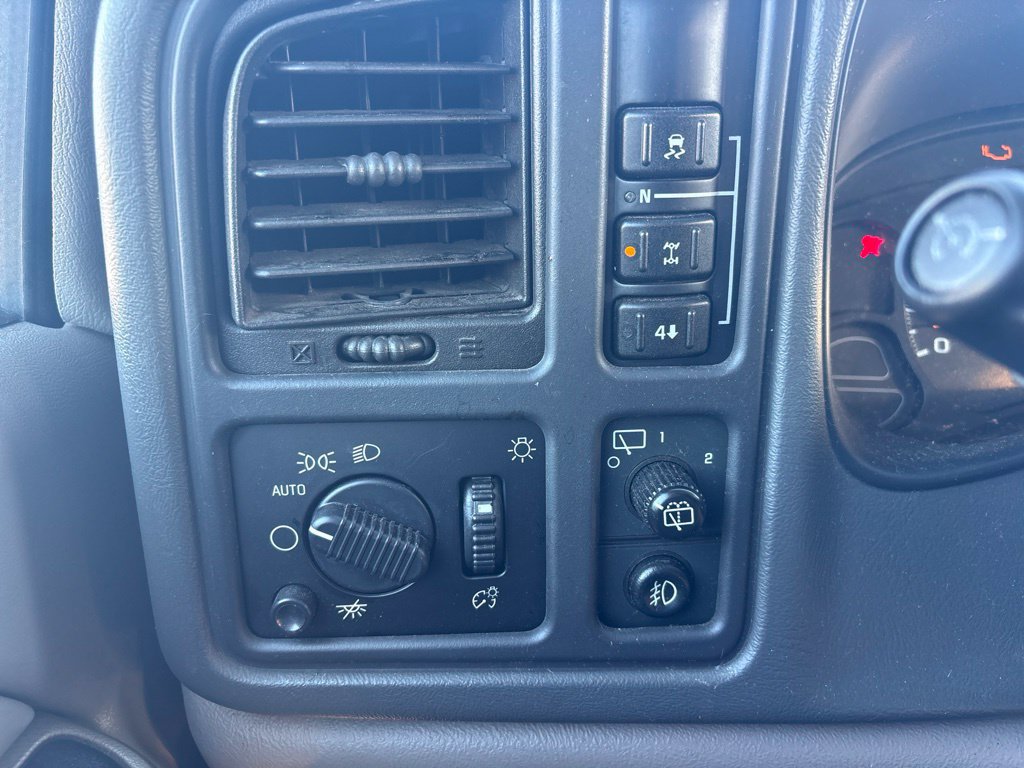 Used 2005 Chevrolet Suburban LS w/ Preferred Equipment Group AWD/4WD image 9