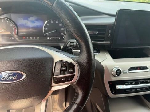 Used 2021 Ford Explorer XLT w/ Equipment Group 202A AWD/4WD image 18