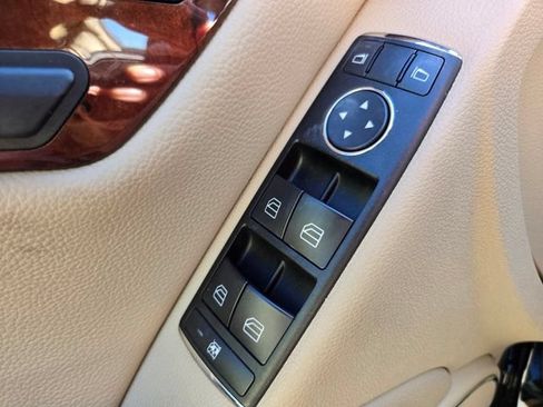 Used 2010 Mercedes-Benz C 350 Sport image 40