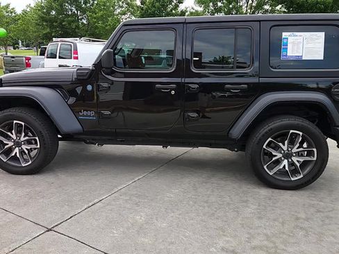 Used 2024 Jeep Wrangler Unlimited w/ Convenience Group AWD/4WD image 6