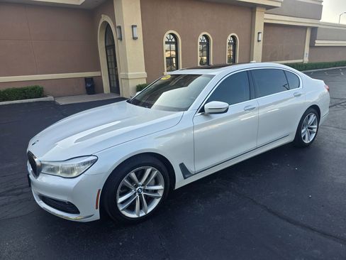 Used 2018 BMW 750i xDrive image 3