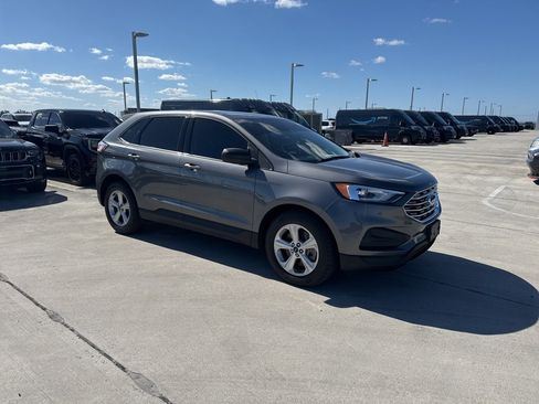 Used 2022 Ford Edge SE image 1