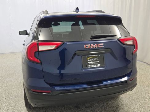 Used 2022 GMC Terrain SLE w/ Driver Convenience Package image 13