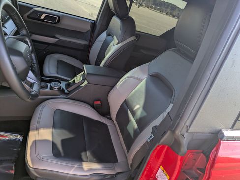 Used 2023 Ford Bronco Wildtrak image 19