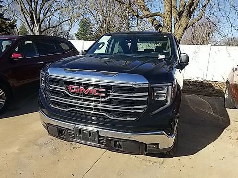 Certified 2025 GMC Sierra 1500 SLT image 9