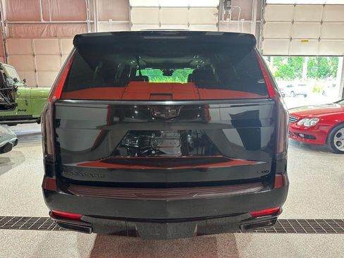 Used 2021 Cadillac Escalade ESV Sport AWD/4WD image 4