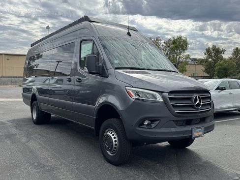 Used 2024 Mercedes-Benz Sprinter 3500 image 3
