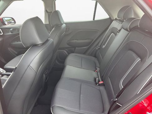 Certified 2025 Hyundai Venue Limited image 13