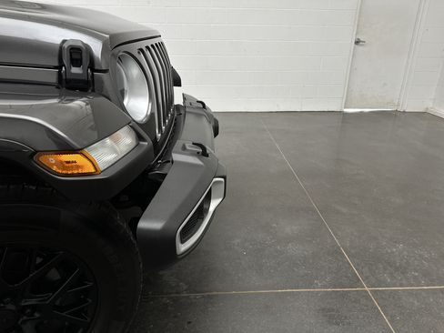 Used 2021 Jeep Wrangler Unlimited Sahara AWD/4WD image 2