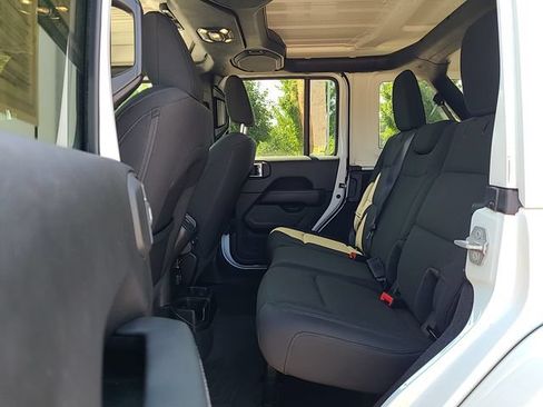 Used 2021 Jeep Wrangler Unlimited Sahara w/ Uconnect 4C Nav & Sound Group AWD/4WD image 24