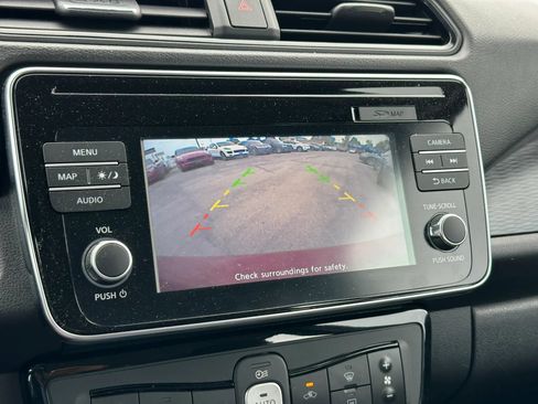 Used 2018 Nissan Leaf SV w/ SV Technology Package FWD image 31