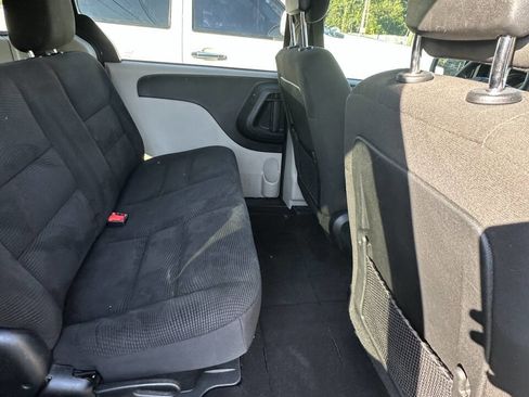 Used 2020 Dodge Grand Caravan SE w/ UConnect Hands-Free Group image 14