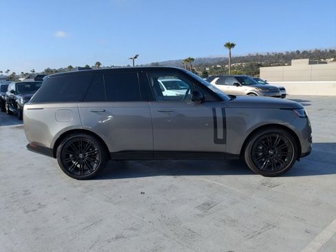 Used 2023 Land Rover Range Rover SE AWD/4WD image 4