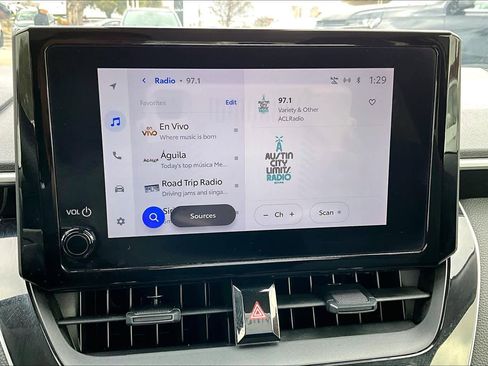 Used 2025 Toyota Corolla LE image 31