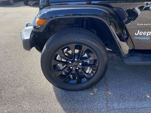 Used 2022 Jeep Wrangler Unlimited Sahara w/ Cold Weather Group image 35