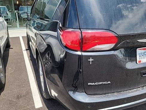 Used 2020 Chrysler Pacifica Limited FWD image 5