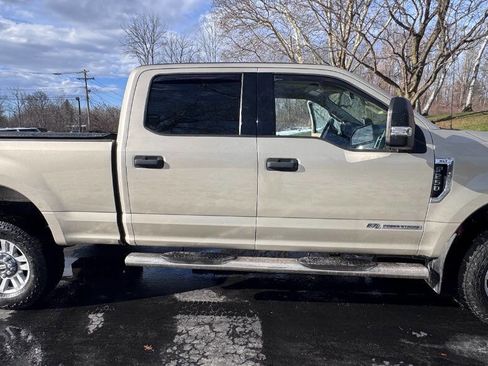 Used 2017 Ford F250 XLT w/ FX4 Off-Road Package image 3