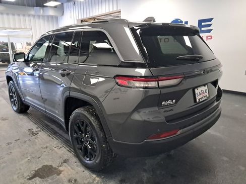 New 2026 Jeep Grand Cherokee Altitude image 19