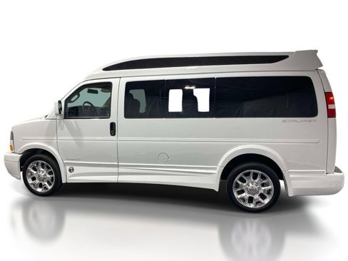 Used 2024 GMC Savana 2500 w/ Driver Convenience Package RWD image 2