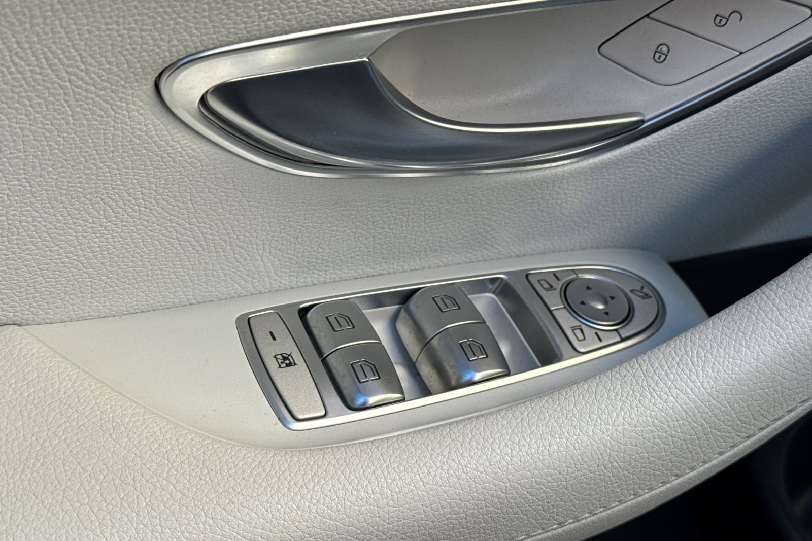 Used 2022 Mercedes-Benz E 350 Sedan image 13