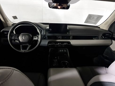 Certified 2025 Honda Pilot EX-L image 13