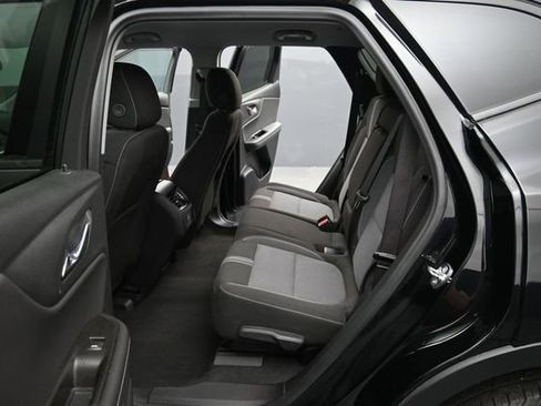 Used 2025 Chevrolet Blazer LT FWD image 9