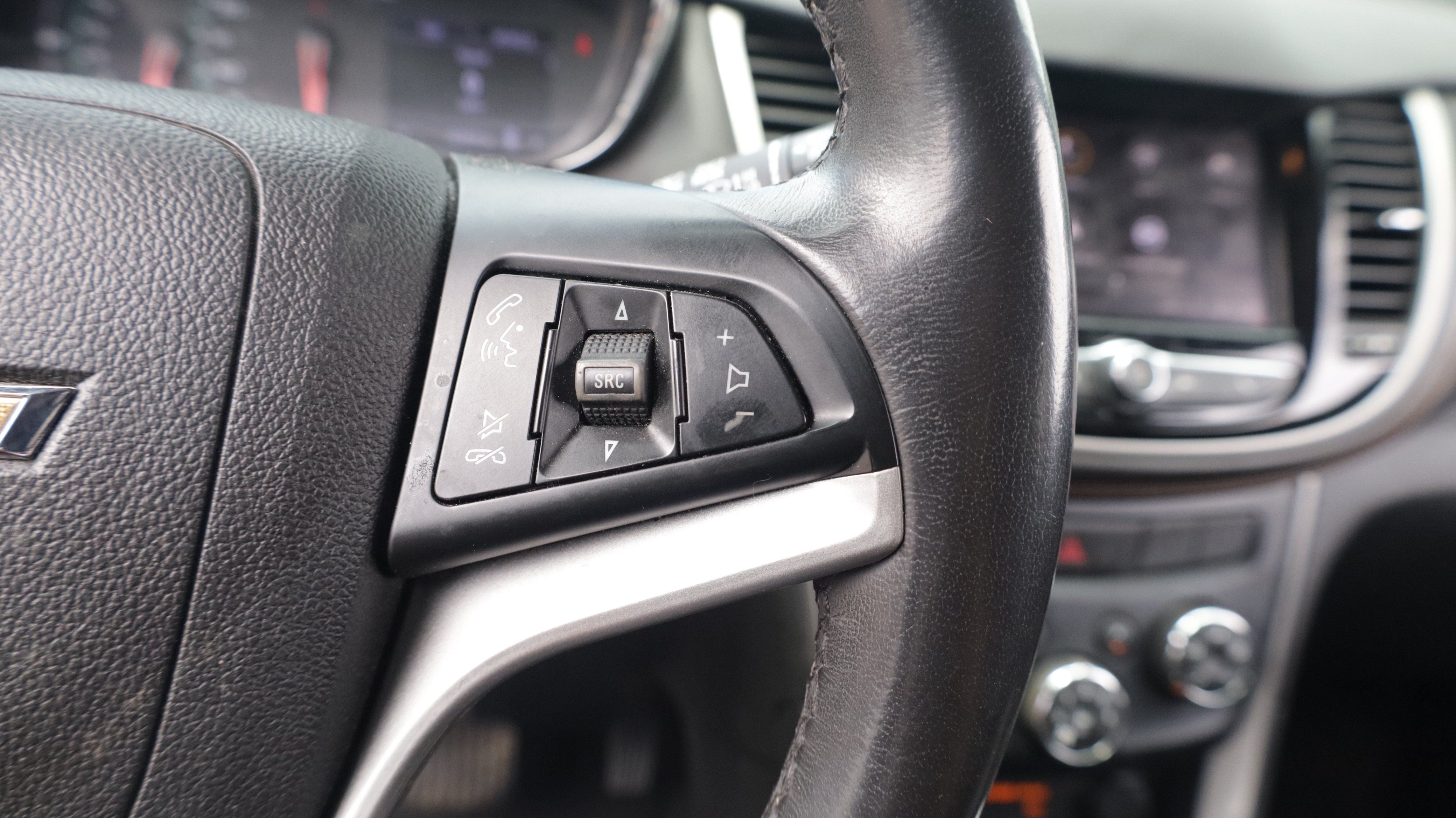 Used 2020 Chevrolet Trax LT w/ LT Convenience Package FWD image 20