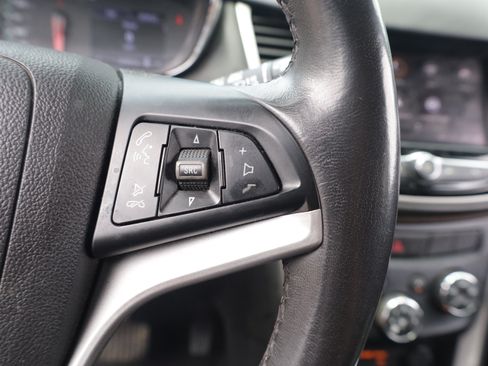 Used 2020 Chevrolet Trax LT w/ LT Convenience Package FWD image 20