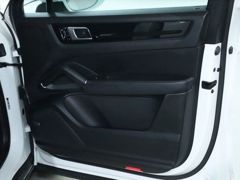 Used 2021 Porsche Cayenne Coupe image 33