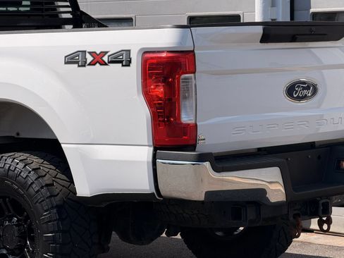 Used 2018 Ford F250 XL w/ Power Equipment Group AWD/4WD image 7