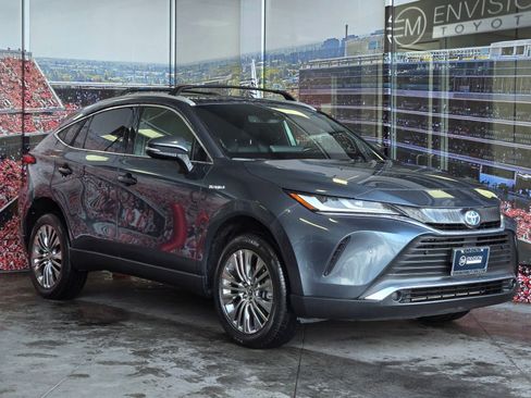 Certified 2021 Toyota Venza XLE image 1