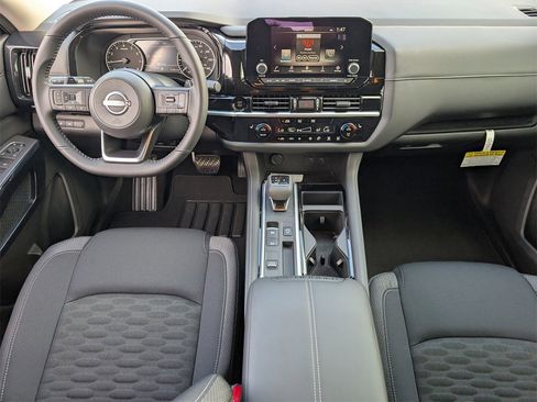 New 2025 Nissan Pathfinder SV image 8