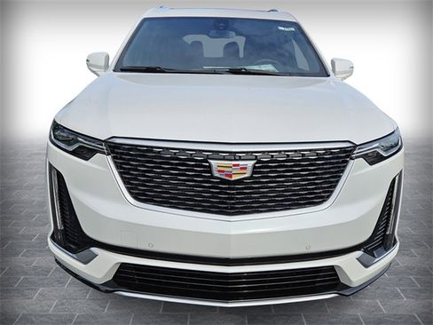 New 2025 Cadillac XT6 Luxury image 5