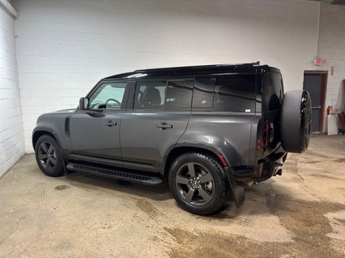 Used 2024 Land Rover Defender 110 X-Dynamic SE AWD/4WD image 10