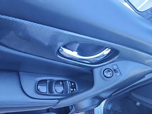 Used 2016 Nissan Rogue SL image 14