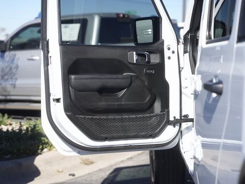 Used 2025 Jeep Gladiator Sport image 29