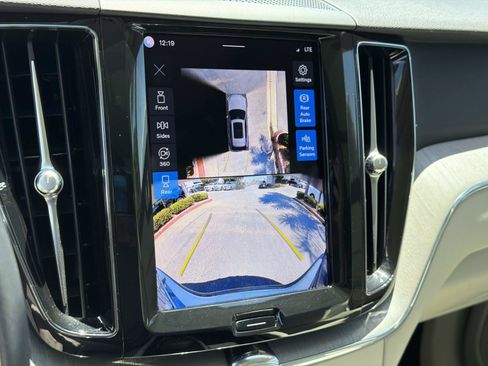 Certified 2024 Volvo XC60 B5 Plus AWD/4WD image 13