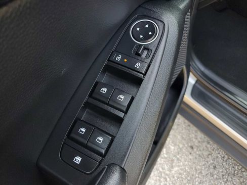 Used 2025 Kia Seltos S FWD image 18
