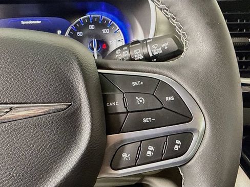Used 2024 Chrysler Pacifica Touring-L FWD image 14