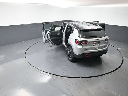 Used 2025 Jeep Compass Trailhawk AWD/4WD image 62