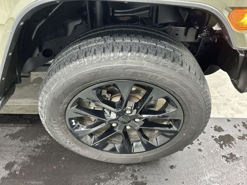 Used 2021 Jeep Wrangler Unlimited Sahara w/ Dual Top Group AWD/4WD image 8
