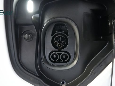 Used 2025 Volkswagen ID. Buzz Pro S RWD image 10